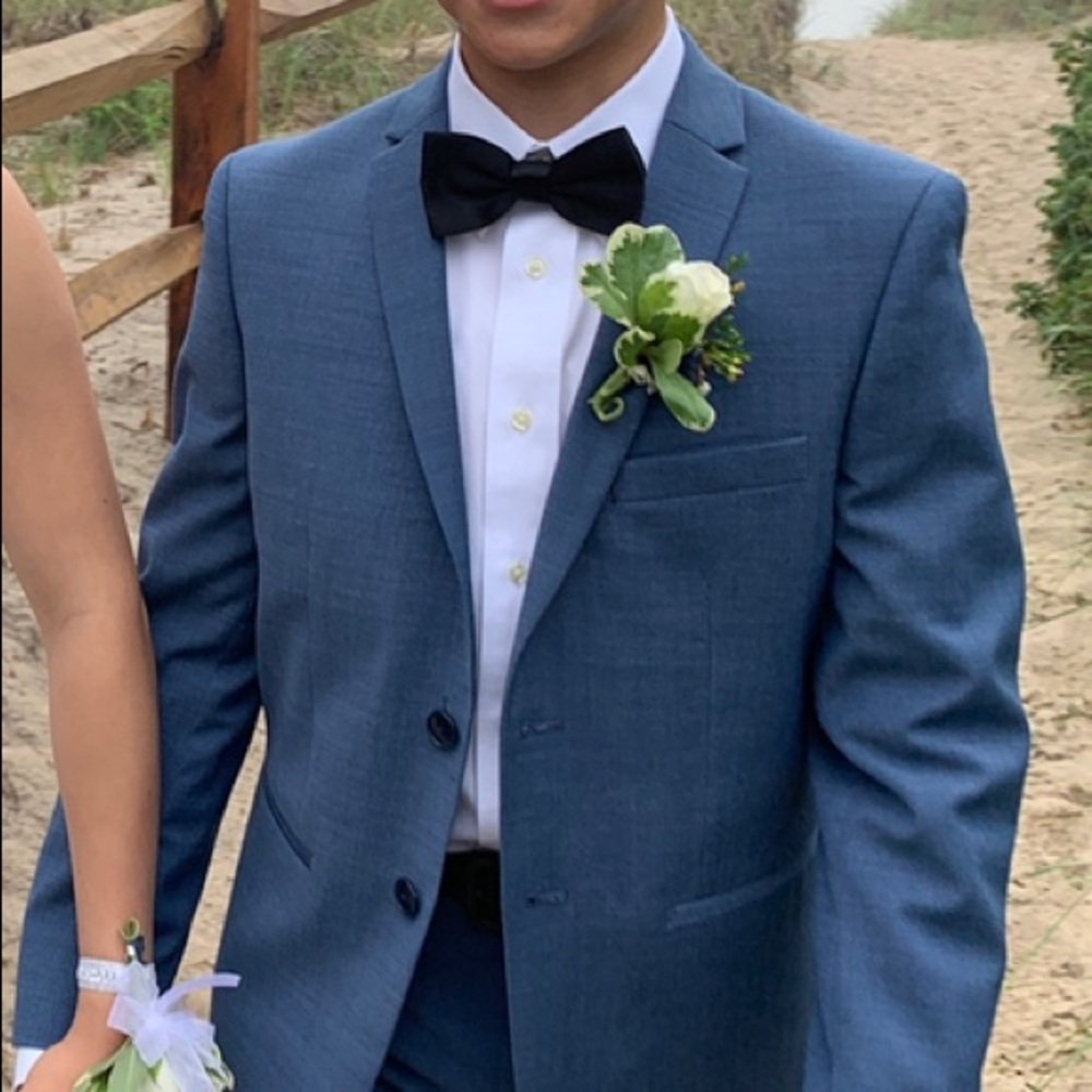 Boys DKNY suit for 15-16 y.o.